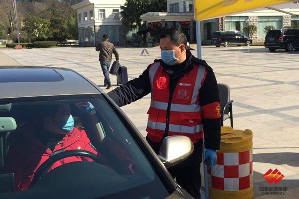 軍醫風骨“紅伢仔” 惶恐灘頭戰疫魔——記江西萬安水電廠抗疫黨員先鋒隊隊長黃宏員