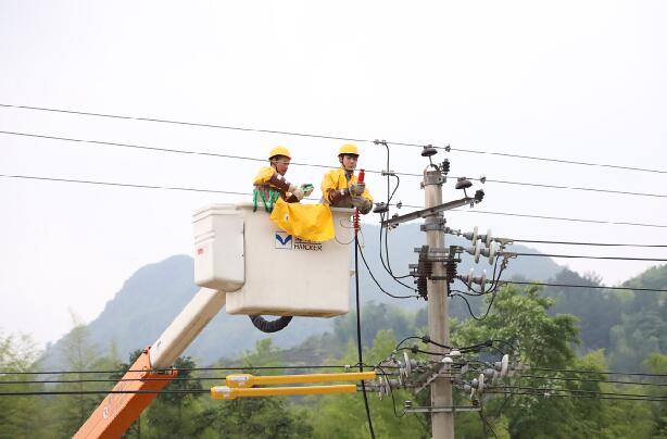 國網壽寧縣供電公司首次采用中壓發電車帶電并網作業