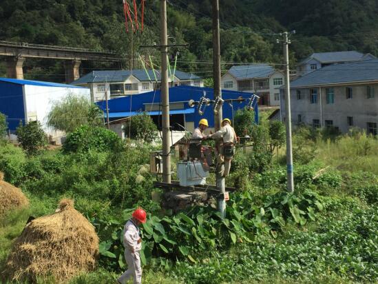 國網中方縣供電公司逢停必檢加速推進老舊線路整治