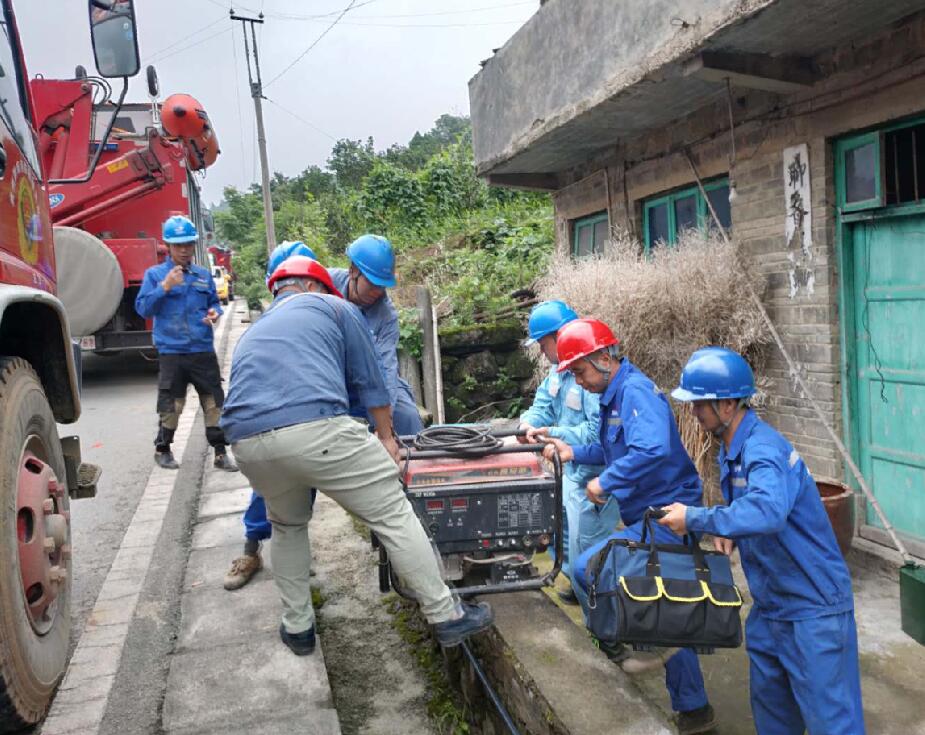 山體滑坡!松桃供電局保搶險救災用電