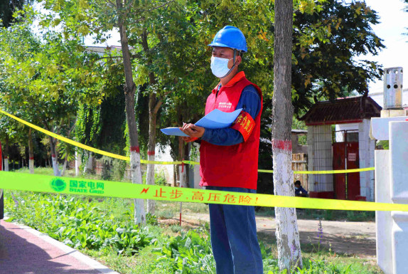 國網伊犁供電公司“帶電作業”為重點項目建設“添動力”