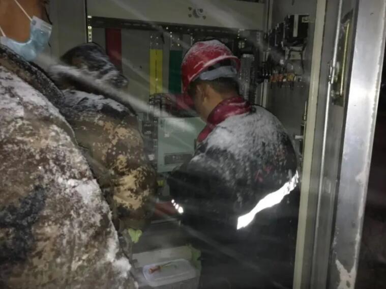 國網內蒙古通遼供電：鏖戰暴風雪 全力保供電