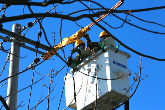 國網山東壽光供電：冬日暖陽帶電接火 業主入住用電無憂