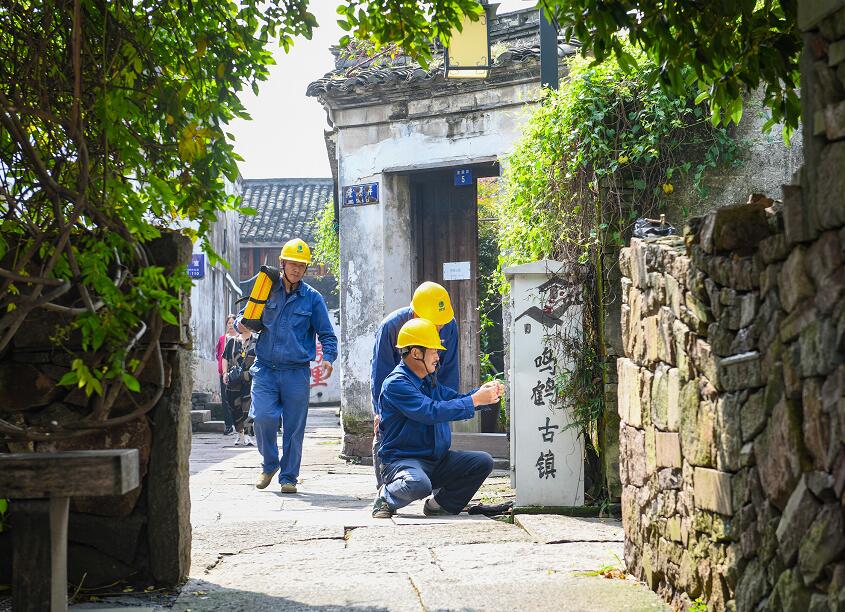 國網慈溪市供電公司為千年古鎮景區用電保駕護航