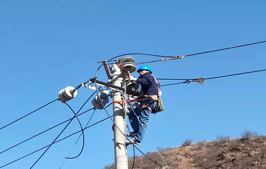 國網喀喇沁旗供電公司電力惠民 打通供電服務“最后一公里”