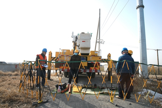 國網山東壽光供電：帶電加裝絕緣護套 線路運行穩定可靠