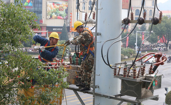 國網湖南寧遠供電集中檢修保春節安全可靠供電