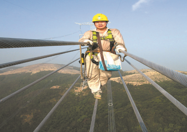 【國網工匠】國網浙江省電力有限公司金華供電公司輸電運檢中心帶電一班班長蔣衛東