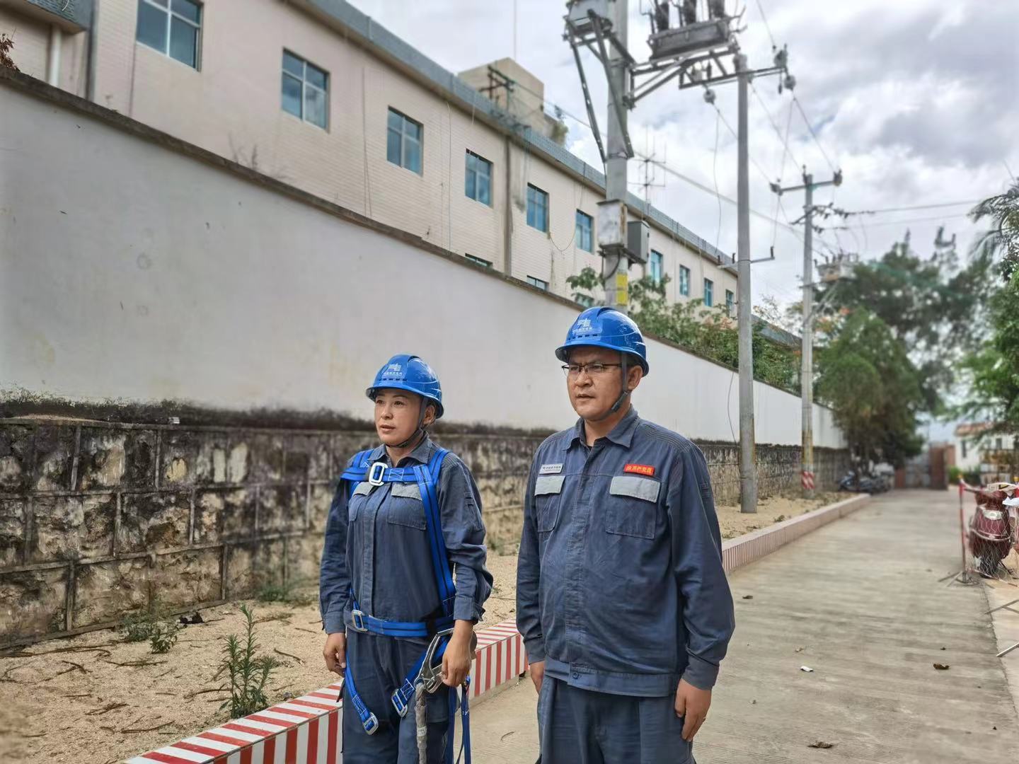 臨滄云縣供電局黨員帶頭開展崗評，促員工技能快速提升