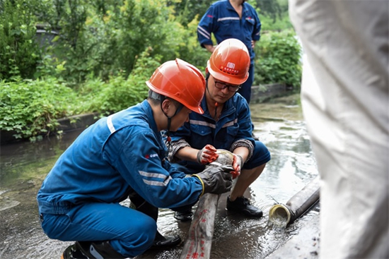 大唐淮北發(fā)電廠：黨員先鋒沖在前 抗洪搶險保供電