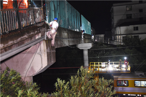 國網霞浦縣供電公司：凌晨作業拆除跨高鐵電纜 確保“三跨”整治落地有聲