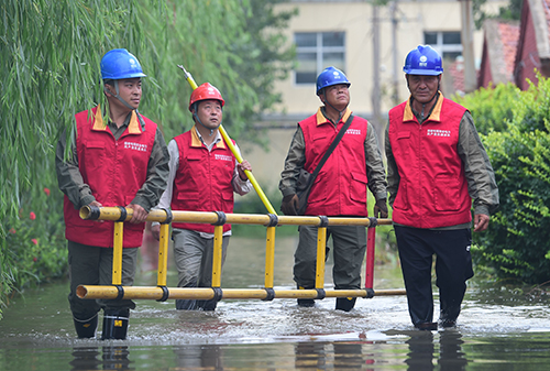 趕考爭(zhēng)先架心橋——國(guó)家電網(wǎng)河北電力共產(chǎn)黨員服務(wù)隊(duì)發(fā)展紀(jì)實(shí)