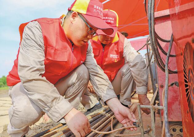 國家電網江西電力(江西送變電)共產黨員服務隊在特高壓建設一線建功立業