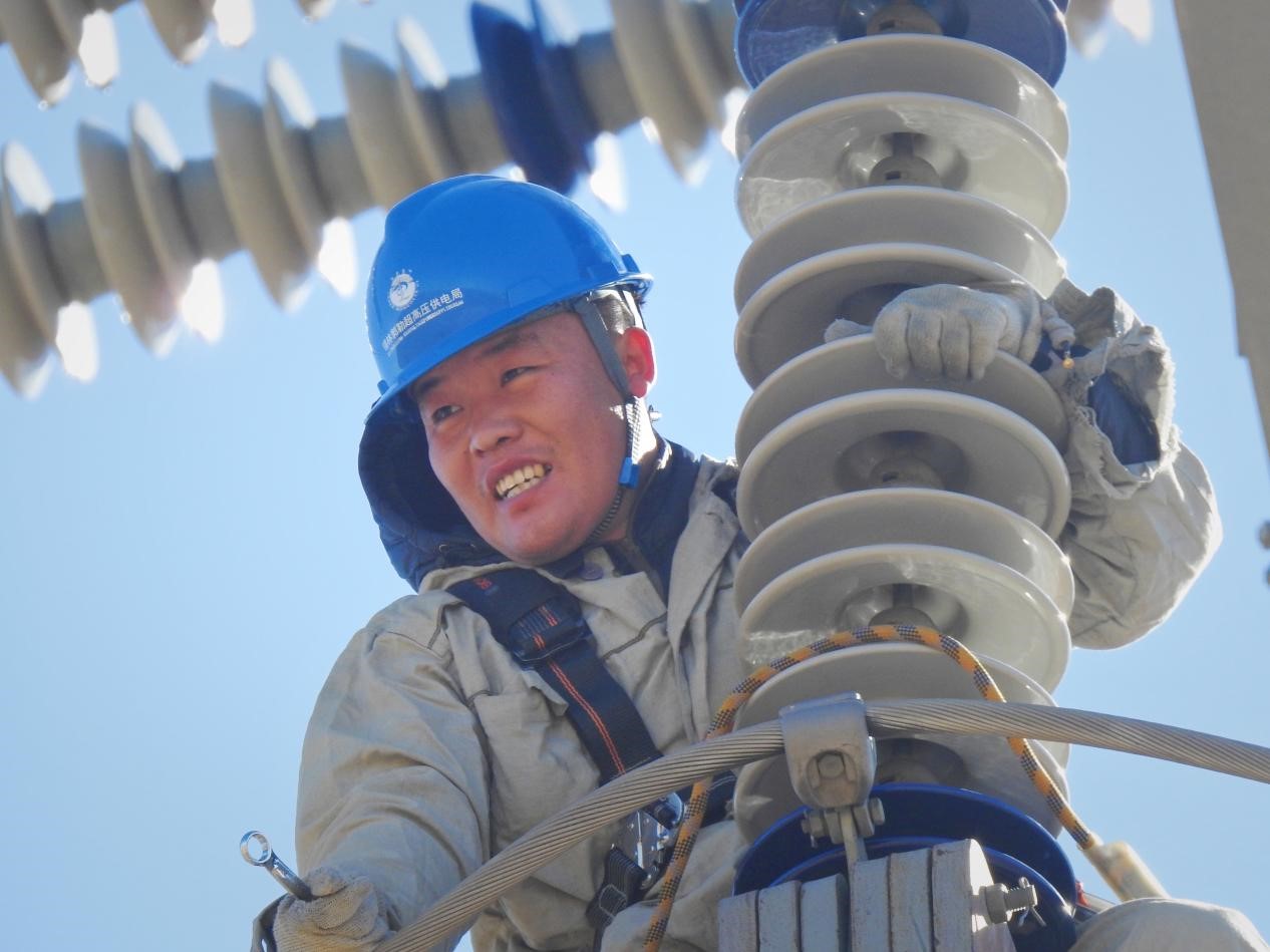 錫林郭勒超高壓輸電戰“疫”群像：舍“小家”為“大家”