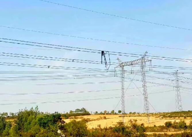 國網濟寧供電公司屬地聯動清除超高壓線路掛線異物隱患