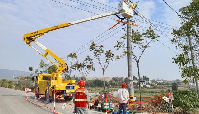 國網瀘溪縣供電公司帶電作業“帶”來客戶滿意