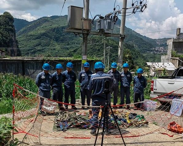 云富源供電局兩手抓 保障群眾春節用好電