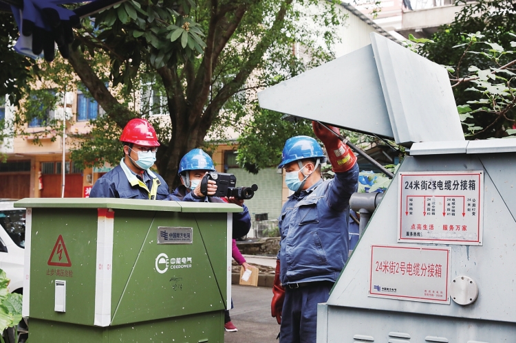 廣西荔浦供電局保障冬季供電穩定