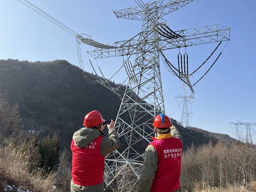 山中巡線守護電網安全