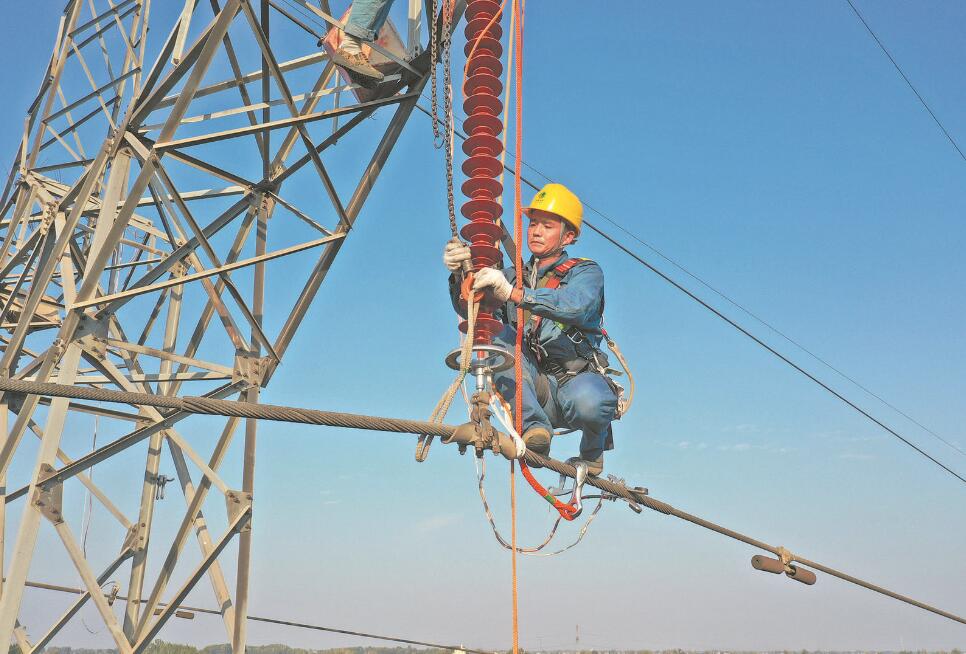 在電網運維一線磨煉出精湛技藝——記全國技術能手廖志斌