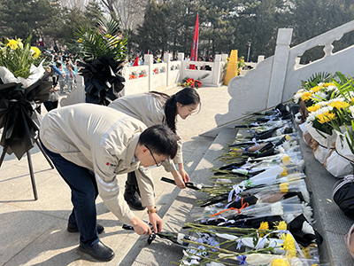 大唐蒙東新能源事業部開展“緬懷先烈志 共筑中華魂”清明祭掃活動