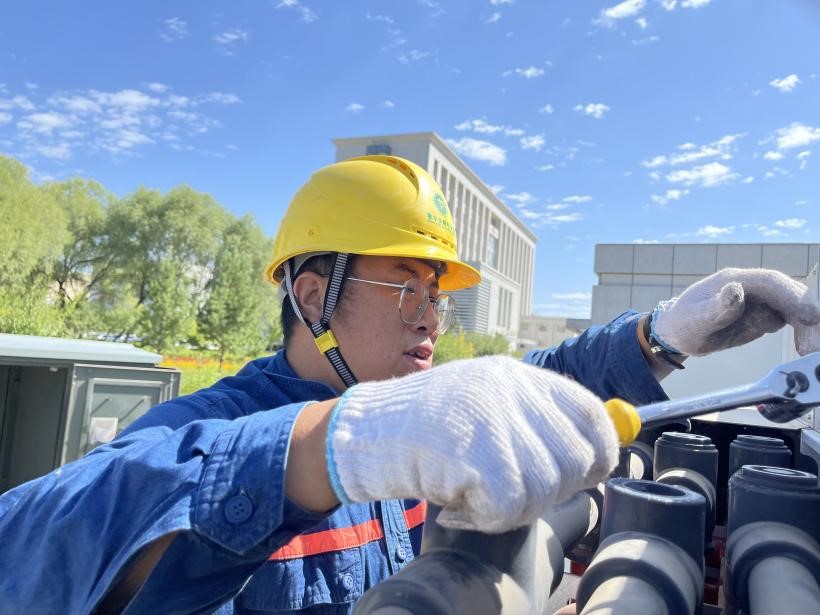 康巴什供電公司全力備戰夏峰