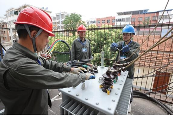 國網潢川縣供電公司緊急增容護航高考電無憂