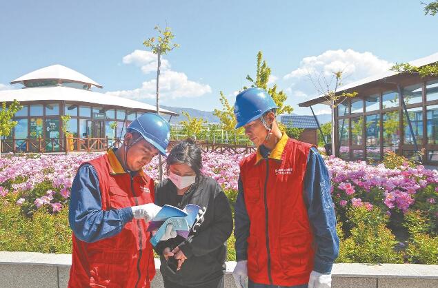 花海景區迎客 特巡線路保電