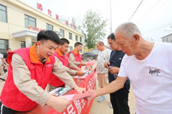 電力“紅馬甲”鋪就回遷返鄉“暖心路”