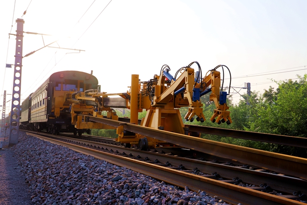 國家能源集團朔黃鐵路新型長軌運輸車完成首次正線作業