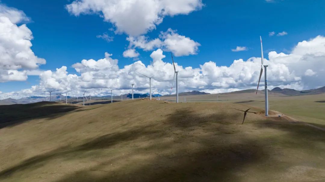 我國海拔最高風電項目 西藏措美哲古風電場二期項目全容量并網發電