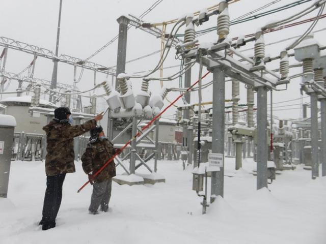 國家電網加強雨雪冰凍天氣特巡特護全力保暖保供