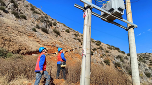 國網鹽源縣供電公司充足電守護蘋果喝飽“冬眠水”