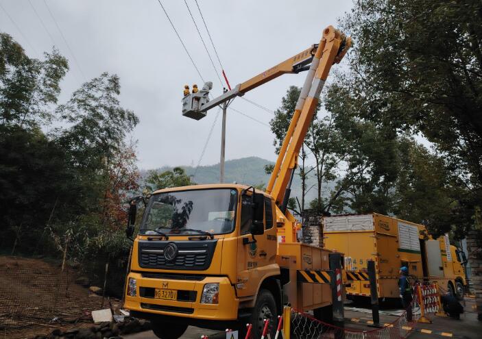 國網嵐皋縣供電公司開展配網全線路施工不停電作業 “客戶零感知”