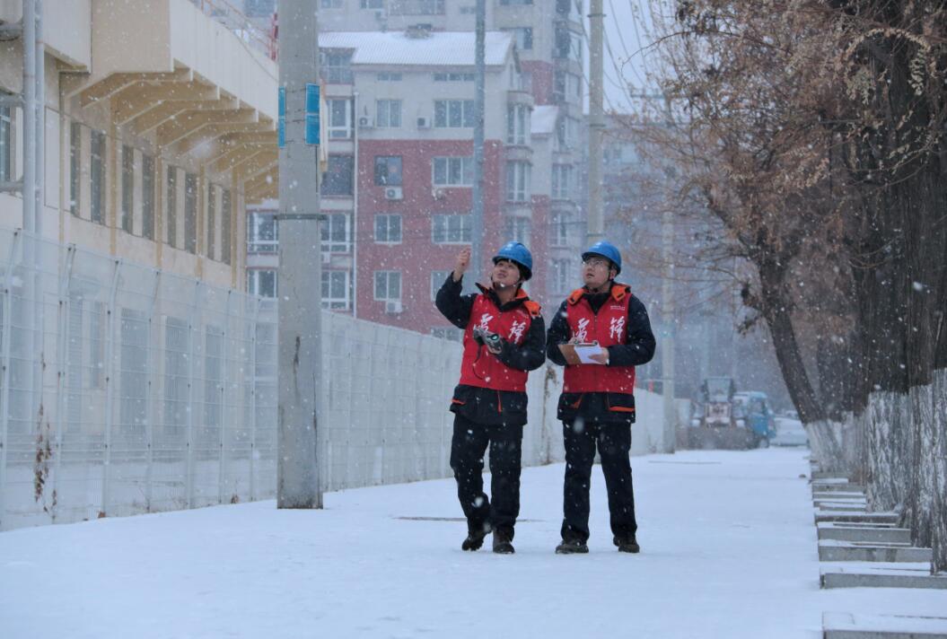 國網大石橋市供電公司：戰風雪斗嚴寒 特巡保供護民生