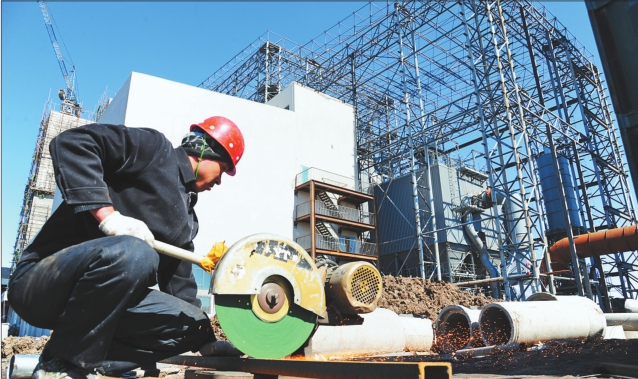 垃圾發出電 節能又環?！哌M肇東生活垃圾焚燒發電項目建設現場