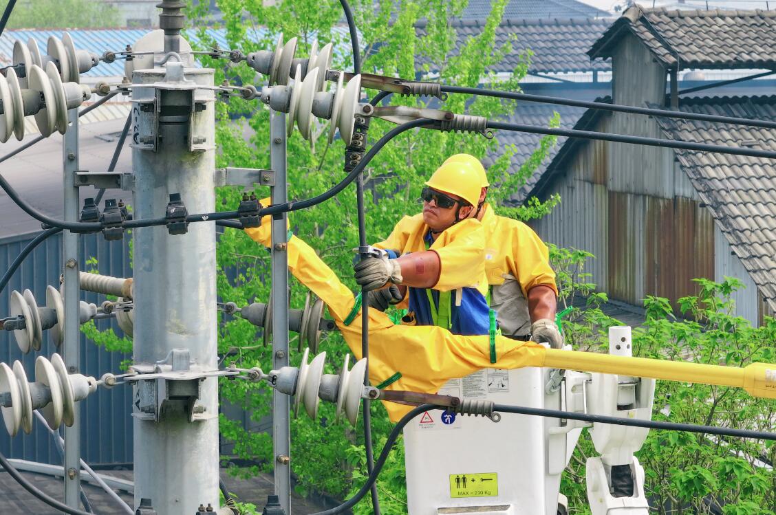 國網余姚市供電公司“蜘蛛車”亮相 帶電作業再添新成員