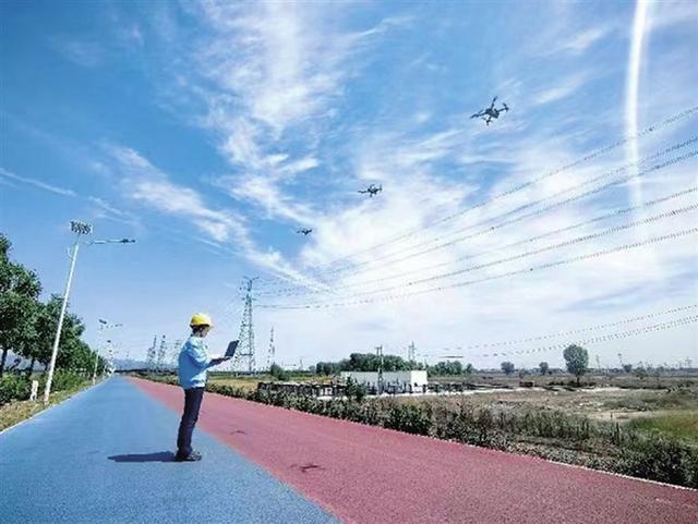 國網山西省電力公司超高壓輸電完成無人機集群作業