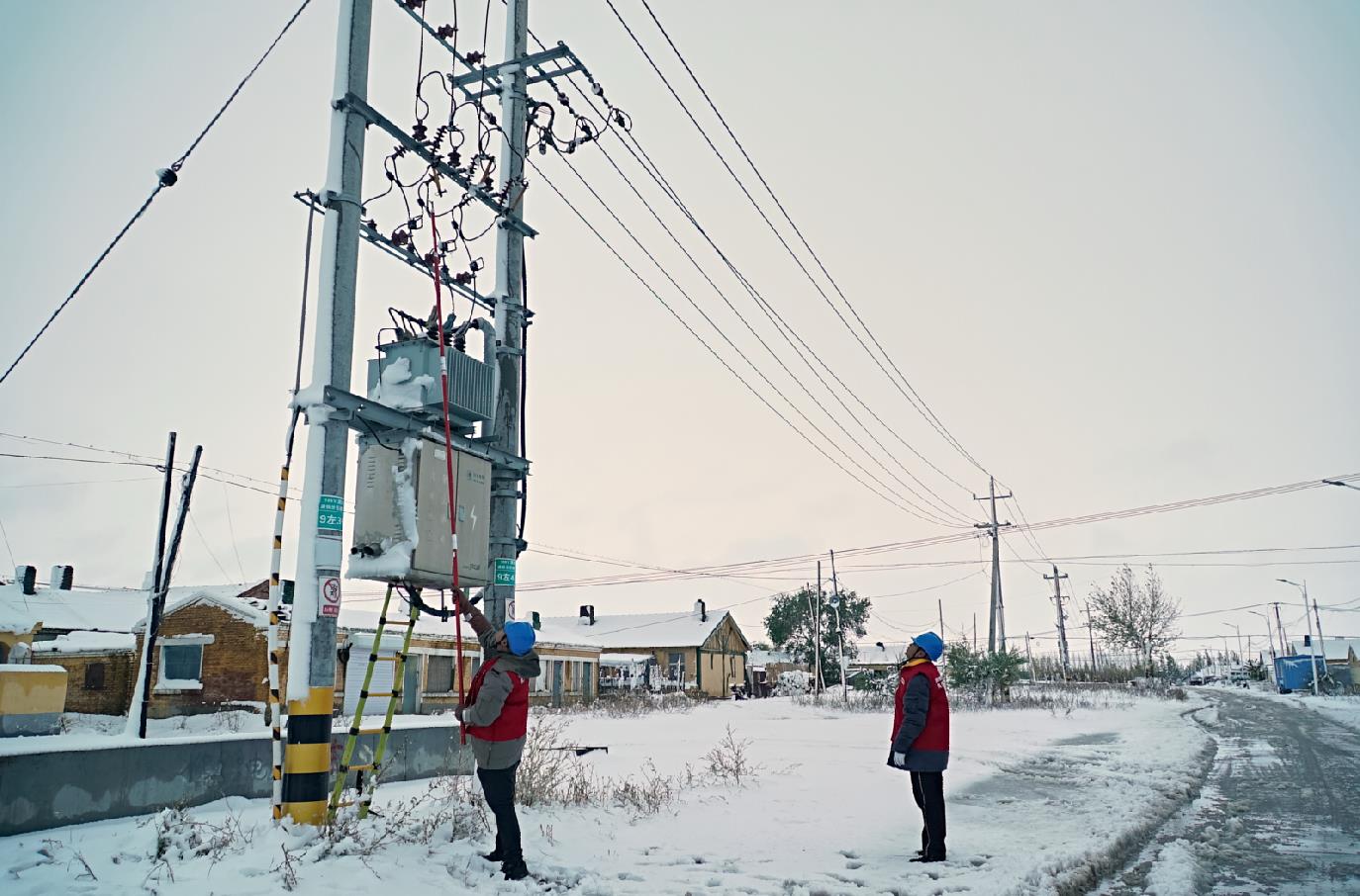 國網滿洲里供電公司：狂風暴雪襲北疆 供電保障顯擔當