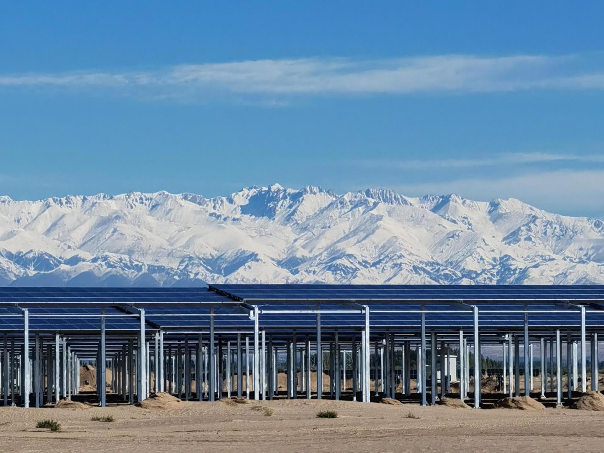 中國電建百億級牧光互補項目正式投產